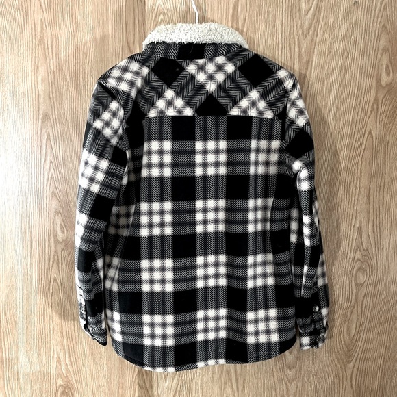 Soho Black and Cream Plaid Brushed Fleece Sherpa Lined Button Down Shirt Jacket - Picture 3 of 4
